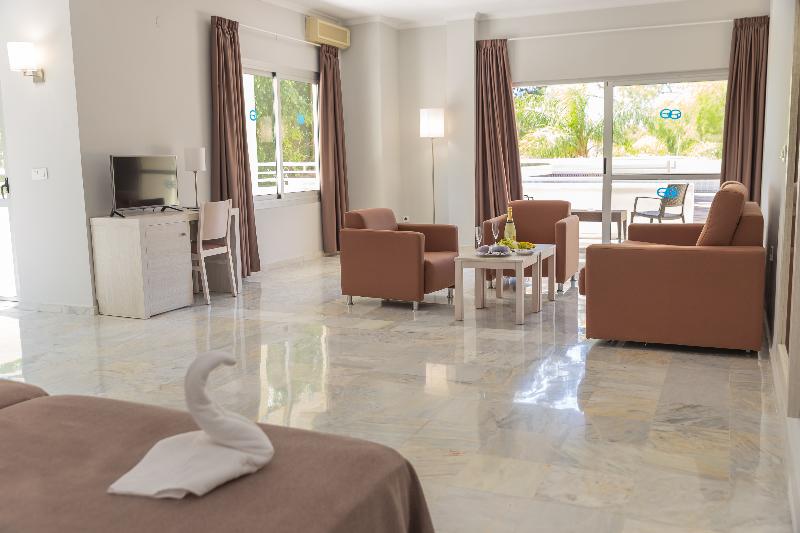 جناح جونيور, Aluasun Costa Park