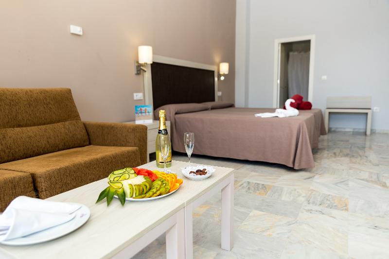 جناح جونيور, Aluasun Costa Park