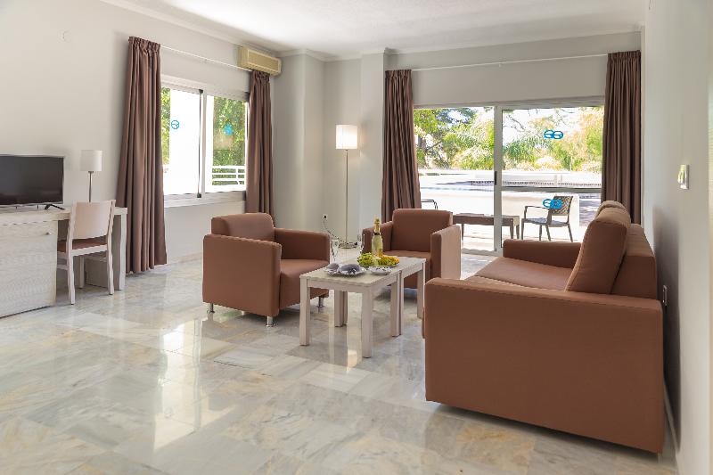 جناح جونيور, Aluasun Costa Park