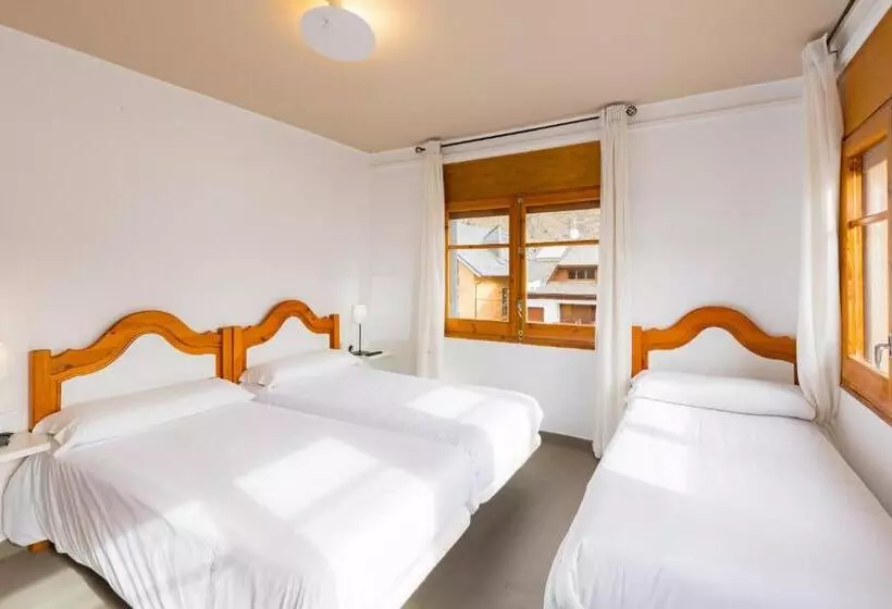 اتاق استاندارد سه نفره, Hotel Apartamentos Trainera