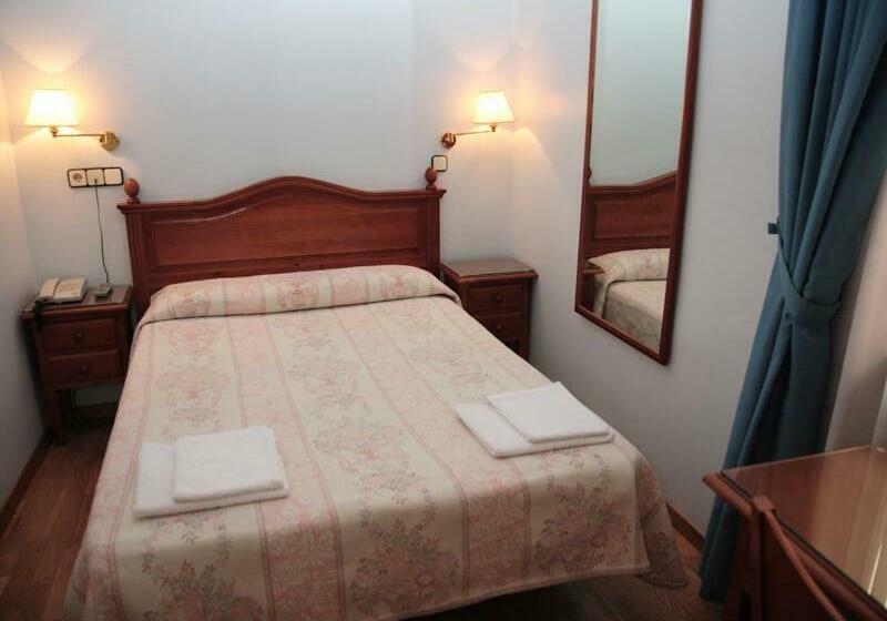Camera Standard, Hostal Guerra