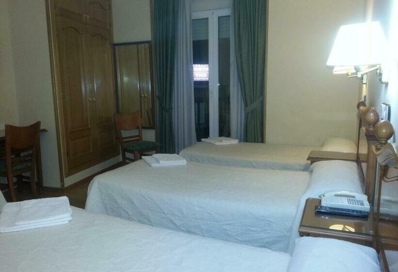 Camera Tripla Standard, Hostal Guerra