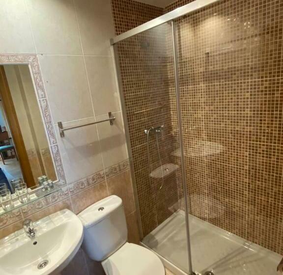 Camera Quadrupla Standard, Hostal Guerra