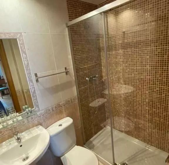 Dört Kişilik Standart Oda, Hostal Guerra