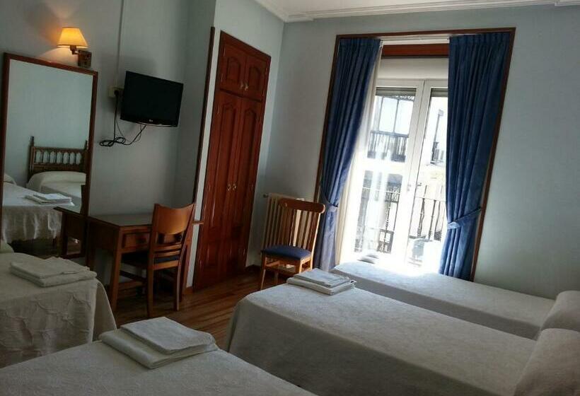 Camera Quadrupla Standard, Hostal Guerra