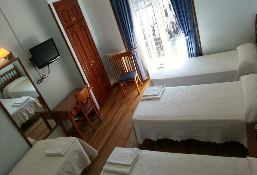 Camera Quadrupla Standard, Hostal Guerra