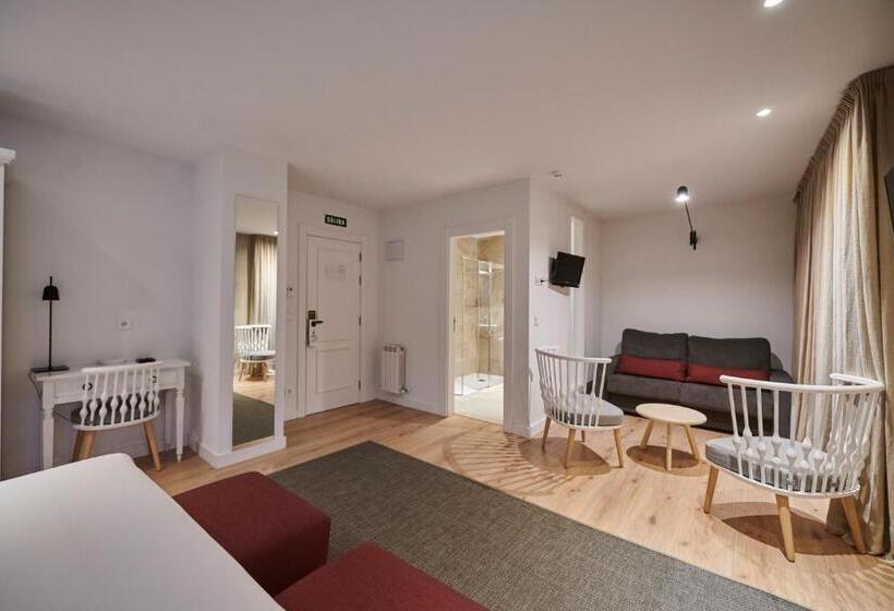 Suíte Júnior, Hostal Lola