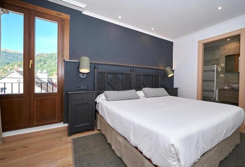 Номер Deluxe с Балконом, Hostal Lola