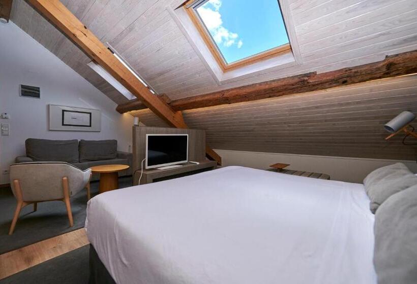 디럭스 스위트, Hostal Lola