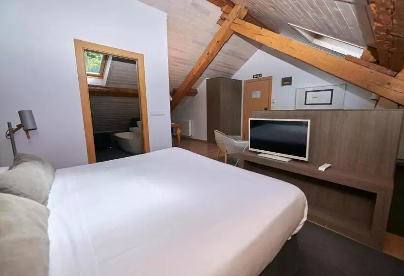 デラックススイート, Hostal Lola