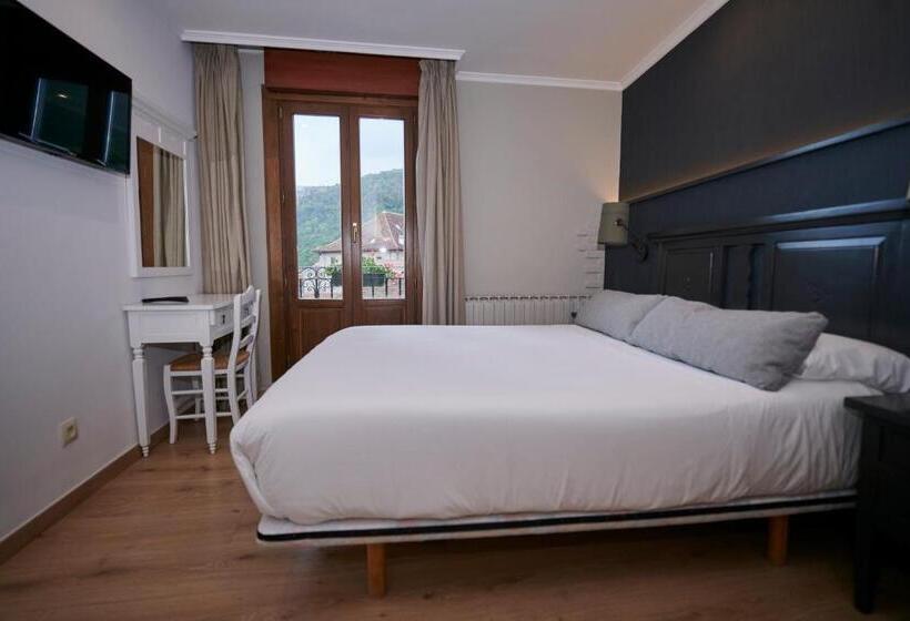 Quarto Estandar com Sacada, Hostal Lola