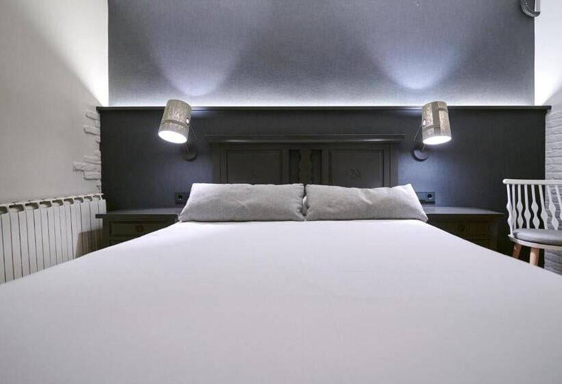 Номер Стандарт с Балконом, Hostal Lola