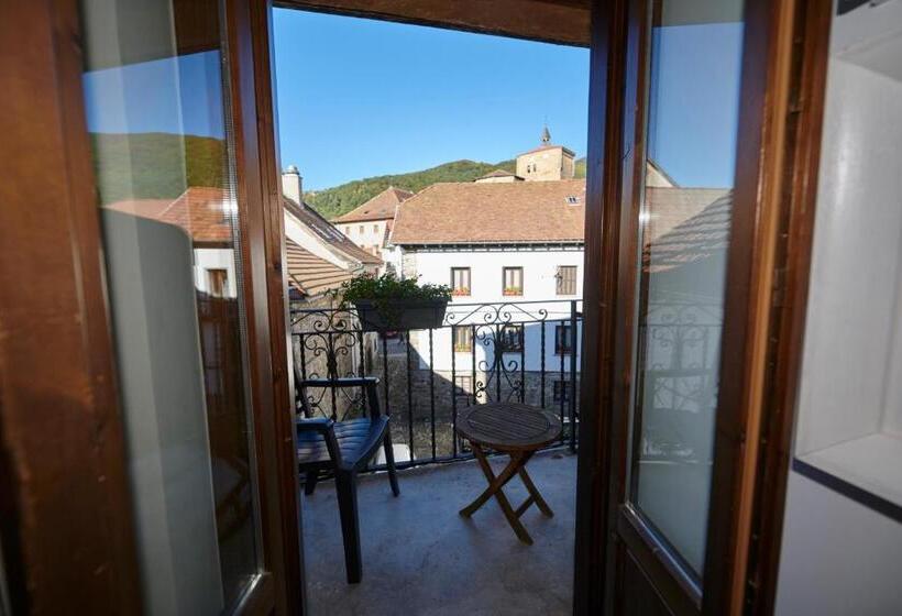 Quarto Estandar com Sacada, Hostal Lola