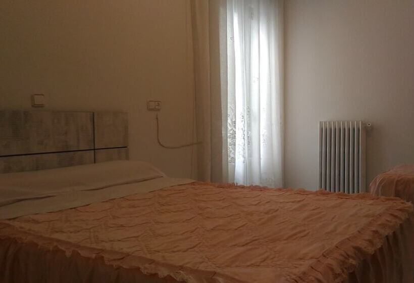 اتاق استاندارد, Hostal Palacios Fuencarral