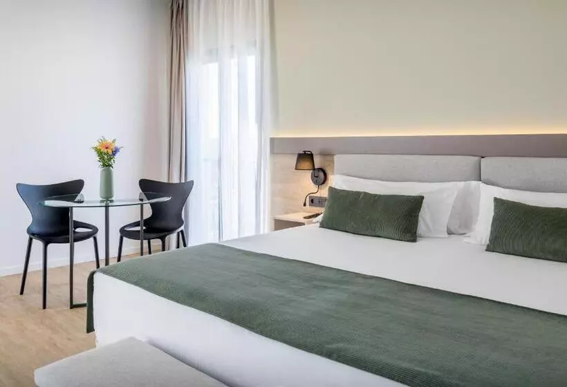 اتاق لوکس سه تخته, Occidental Puerto Banús