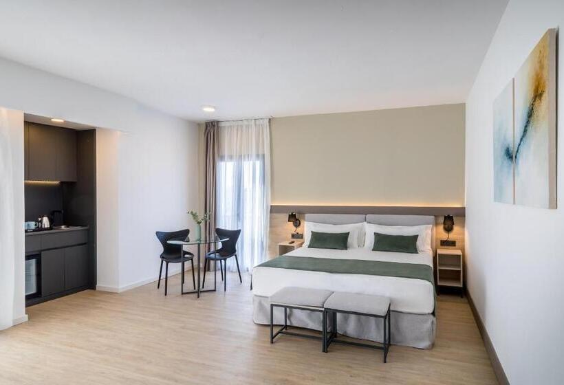 디럭스 트리플 룸, Occidental Puerto Banús