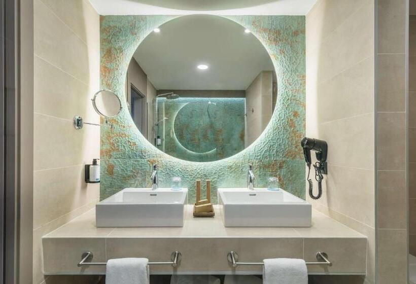 디럭스 트리플 룸, Occidental Puerto Banús