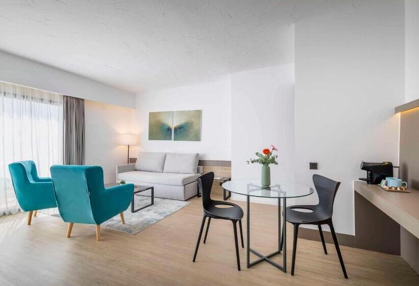 주니어 스위트, Occidental Puerto Banús