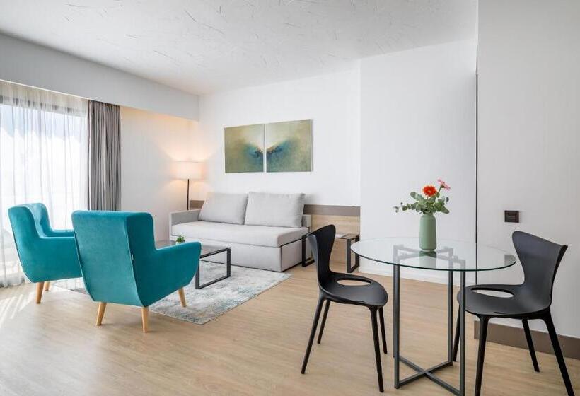 주니어 스위트, Occidental Puerto Banús