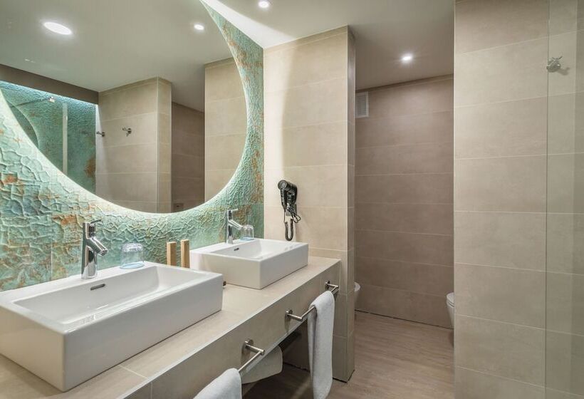Трехместный Номер Superior, Occidental Puerto Banús