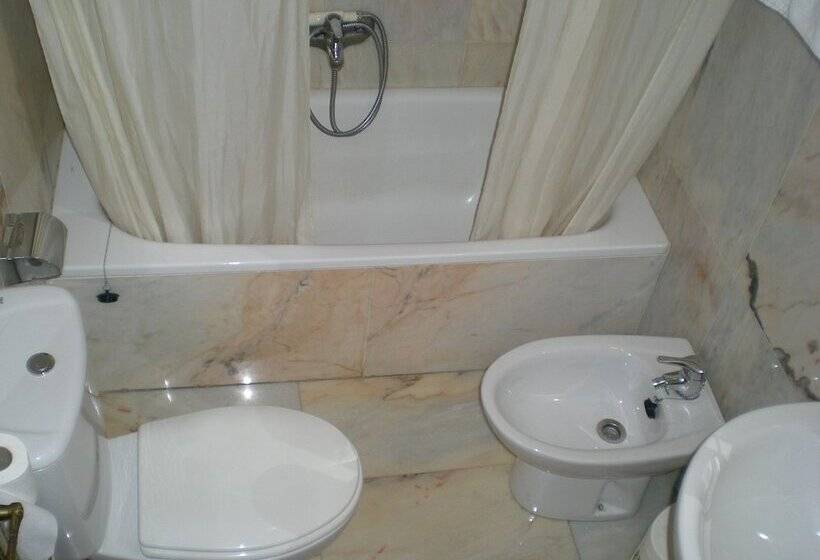 اتاق استاندارد, Puerta Romeros