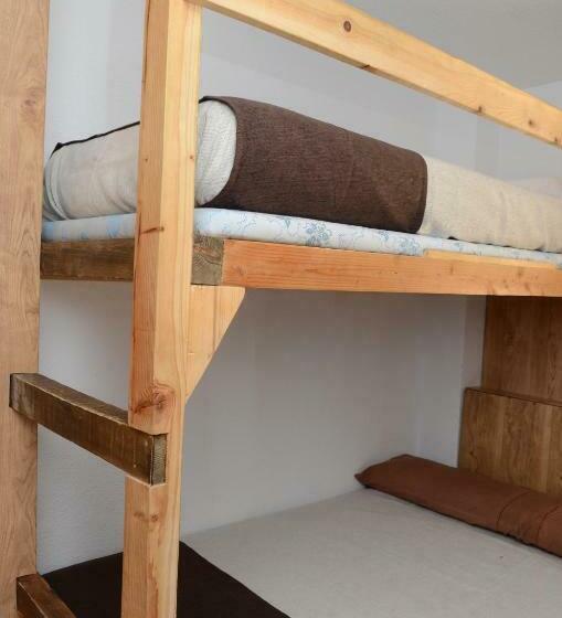 غرفة قياسية رباعية, La Coma