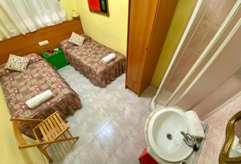 اتاق استاندارد با سرویس بهداشتی مشترک, Hostal Alvarez