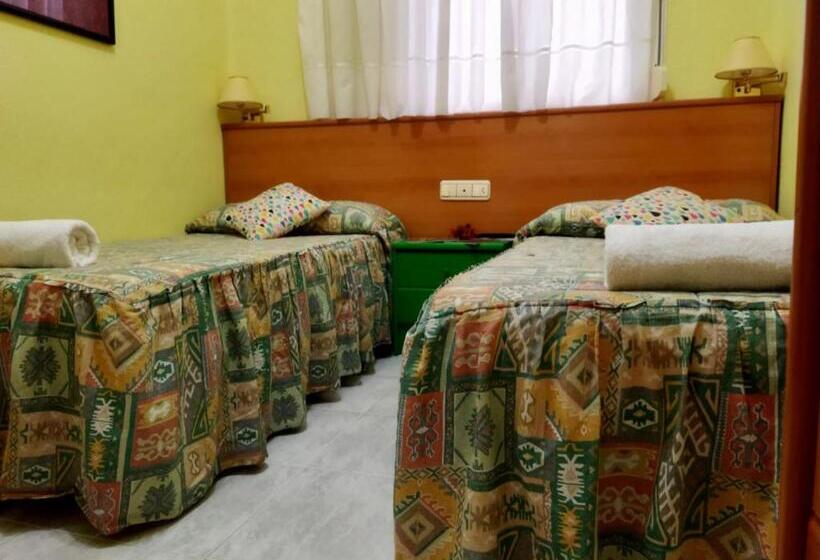 اتاق استاندارد با سرویس بهداشتی مشترک, Hostal Alvarez