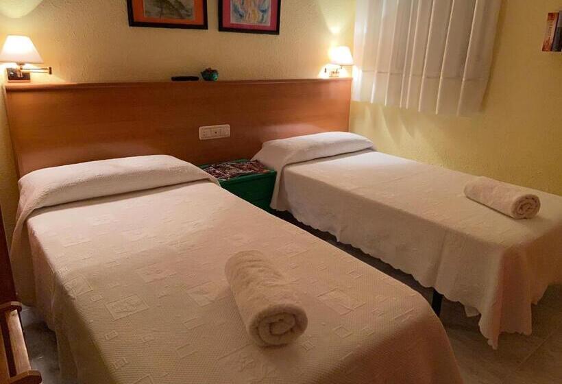 اتاق استاندارد با سرویس بهداشتی مشترک, Hostal Alvarez