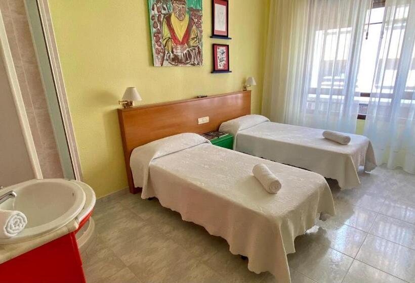 اتاق استاندارد با سرویس بهداشتی مشترک, Hostal Alvarez
