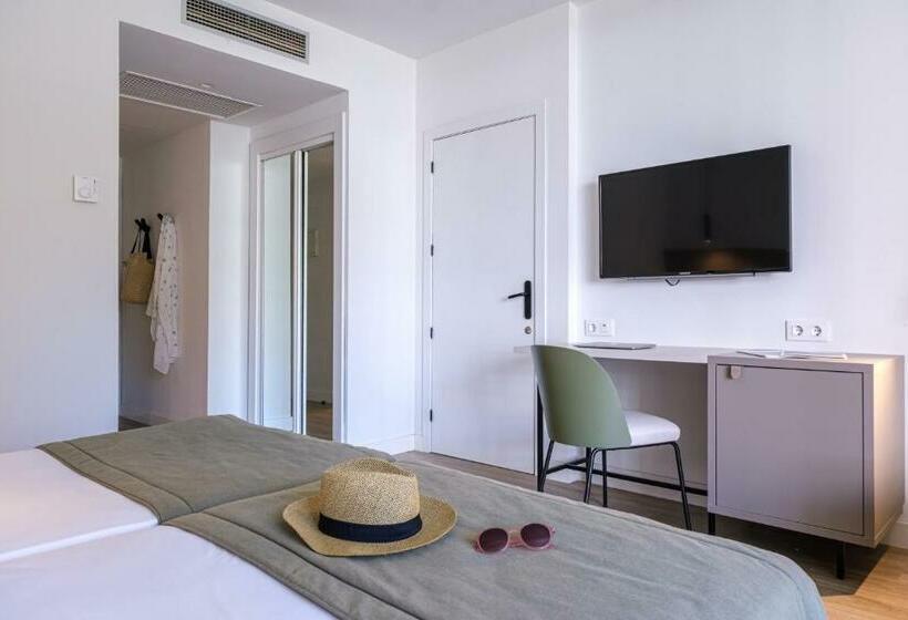 标准三人间, Estival Islantilla