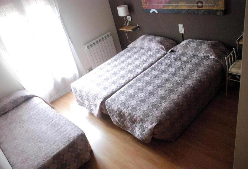 スタンダードトリプルルーム, Hostal Delgado