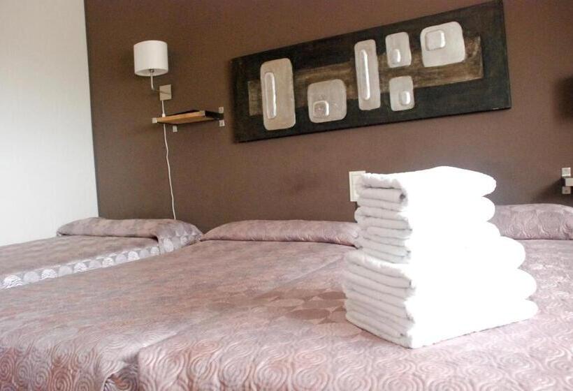 スタンダードトリプルルーム, Hostal Delgado