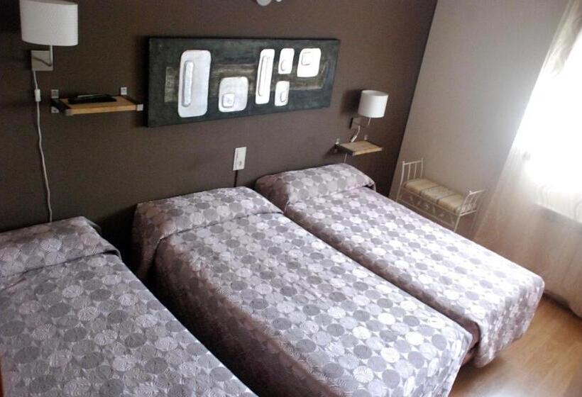 スタンダードトリプルルーム, Hostal Delgado