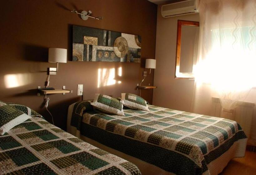 スタンダードトリプルルーム, Hostal Delgado