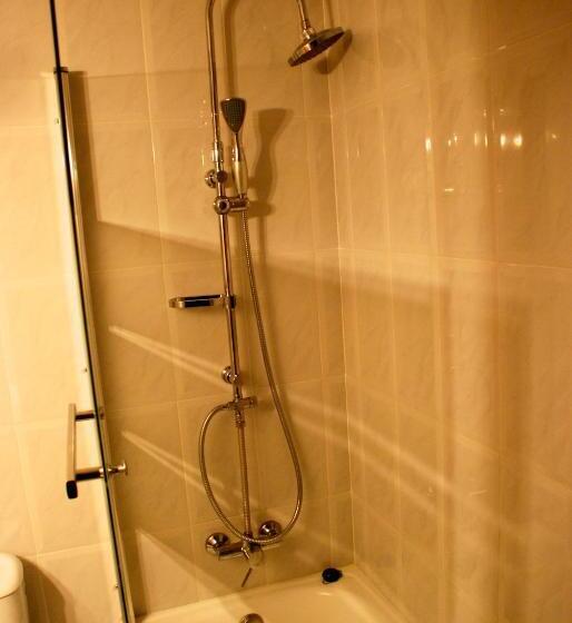 スタンダードトリプルルーム, Hostal Delgado