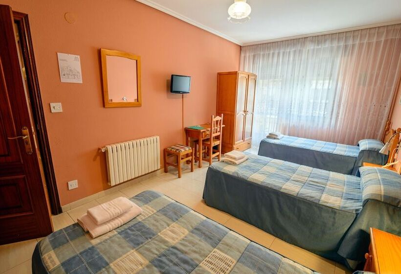 Номер Стандарт Трехместный, Hostal La Torre Ii