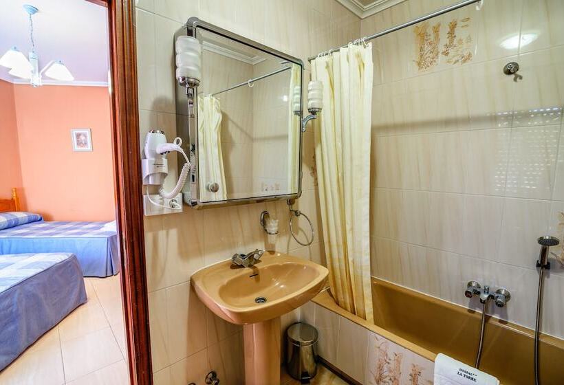 חדר משפחתי, Hostal La Torre Ii
