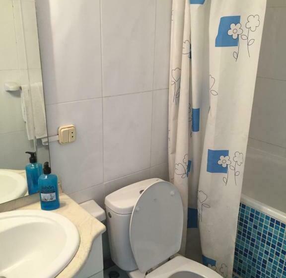 חדר סטנדרט לשלושה, Hostal Padre Isla 1