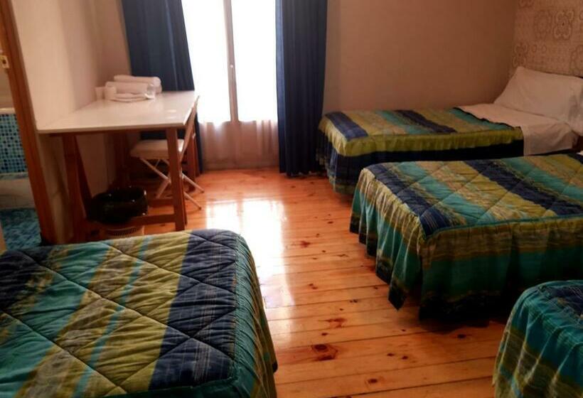 חדר סטנדרט לשלושה, Hostal Padre Isla 1