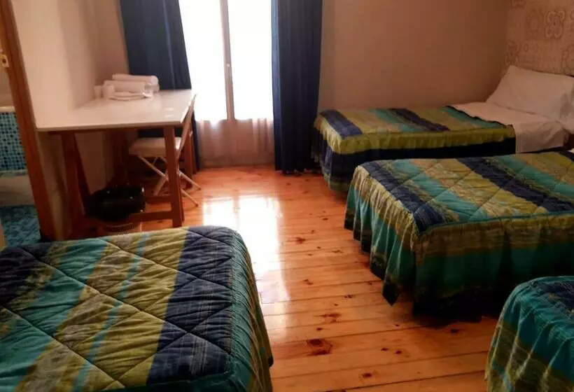 اتاق استاندارد سه نفره, Hostal Padre Isla 1