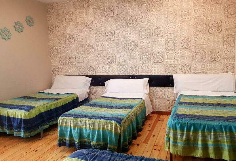 חדר סטנדרט לשלושה, Hostal Padre Isla 1