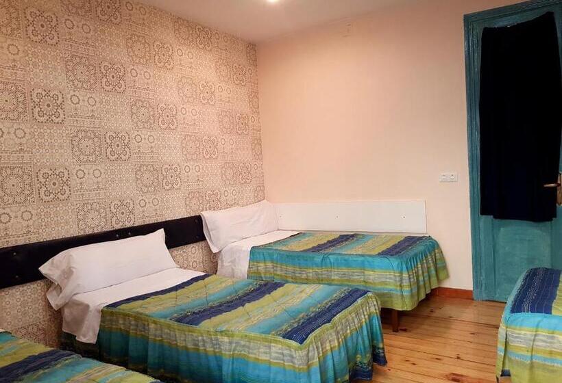 חדר סטנדרט לשלושה, Hostal Padre Isla 1