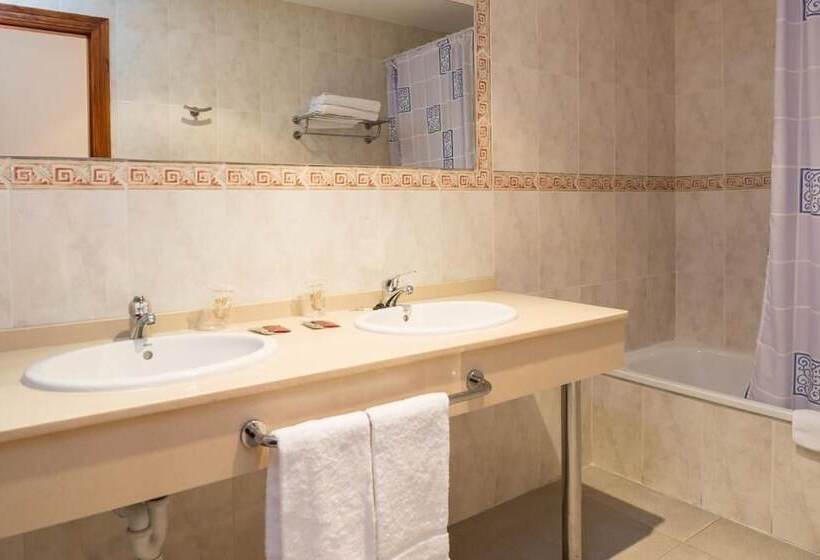 اتاق استاندارد سه نفره, Mare Estepona