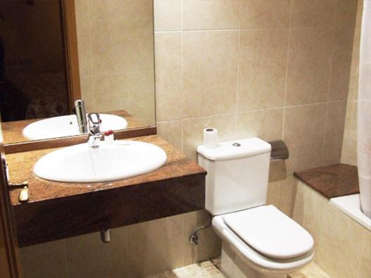 חדר סטנדרט לשלושה, Turrull