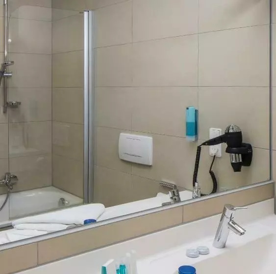 اتاق کلاسیک سه تخته, Austria Trend Hotel Europa Salzburg