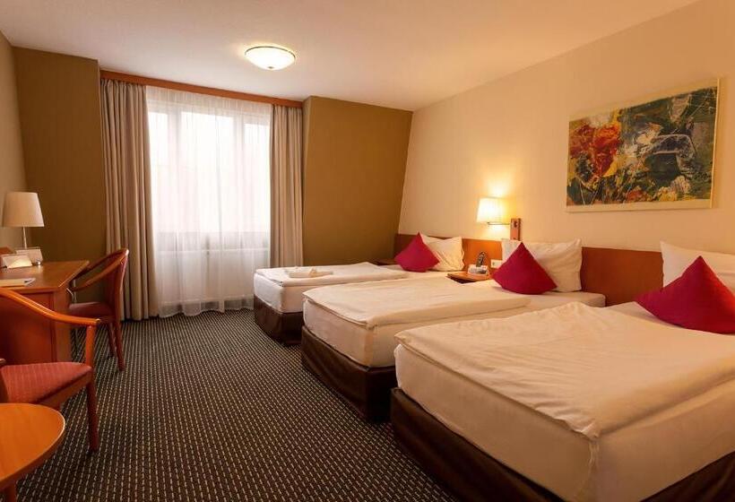 Номер Стандарт Трехместный, Central Hotel Löwen
