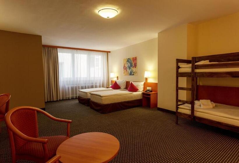 غرفة قياسية رباعية, Central Hotel Löwen