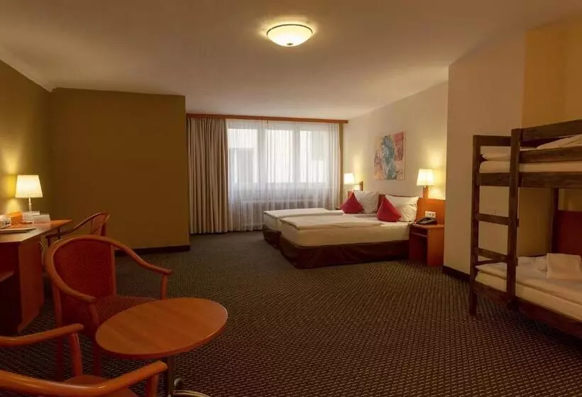 スタンダード4人部屋, Central Hotel Löwen