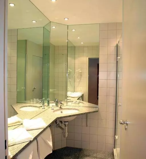 スタンダード4人部屋, Central Hotel Löwen